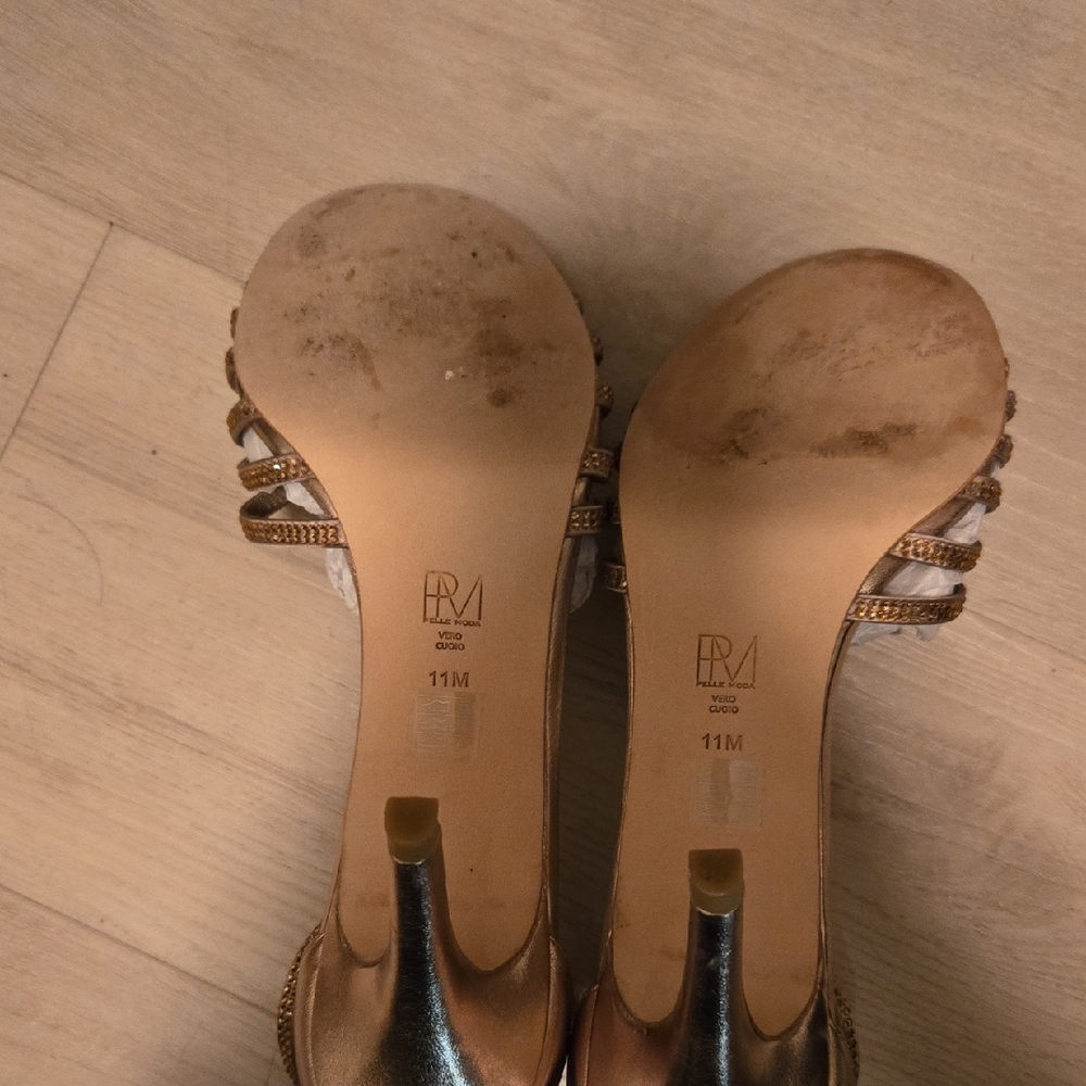 Pelle Moda Women's Metallic Strappy Heels - Picture 5 of 5